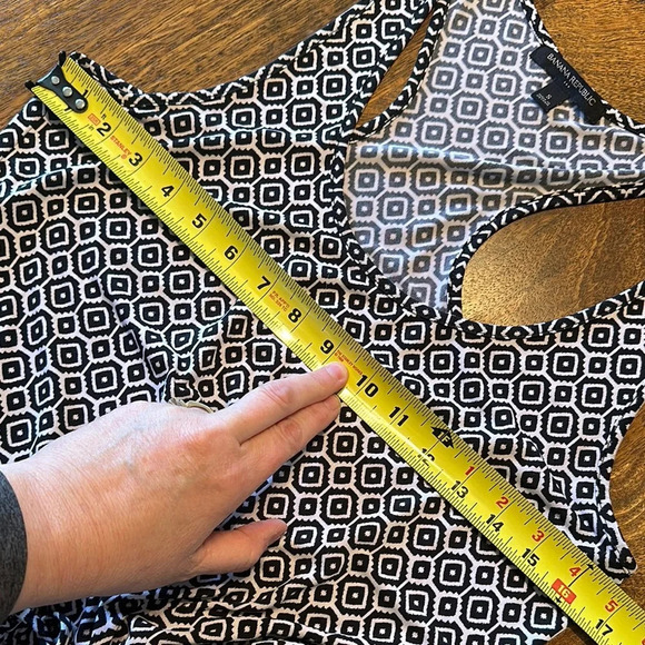 Banana Republic Elegant Black and White Geometric long Dress EUC - Picture 5 of 9